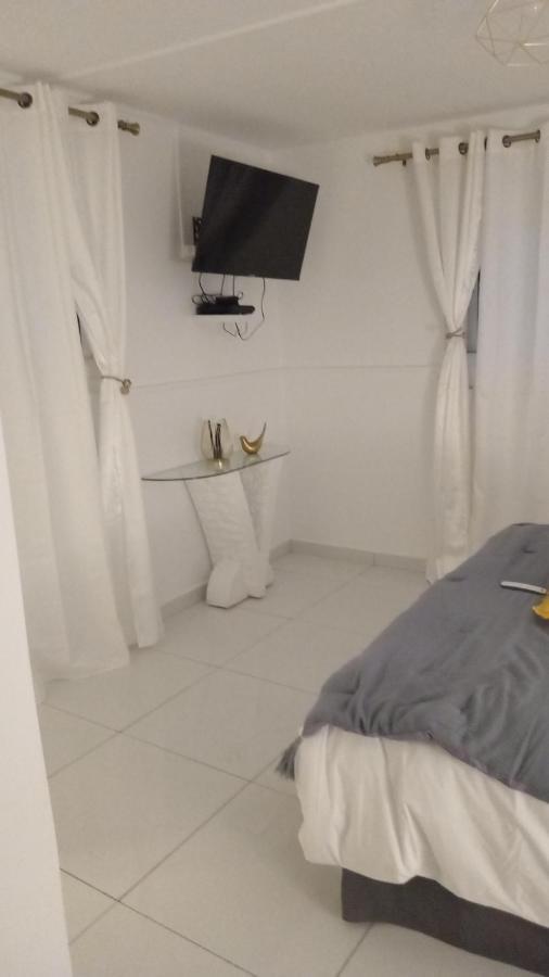 Bed and Breakfast L'Instant Present Le Moule Exterior foto
