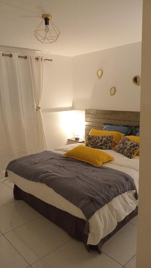 Bed and Breakfast L'Instant Present Le Moule Exterior foto