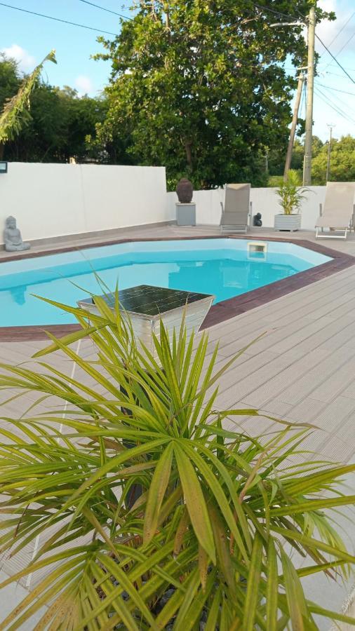 Bed and Breakfast L'Instant Present Le Moule Exterior foto