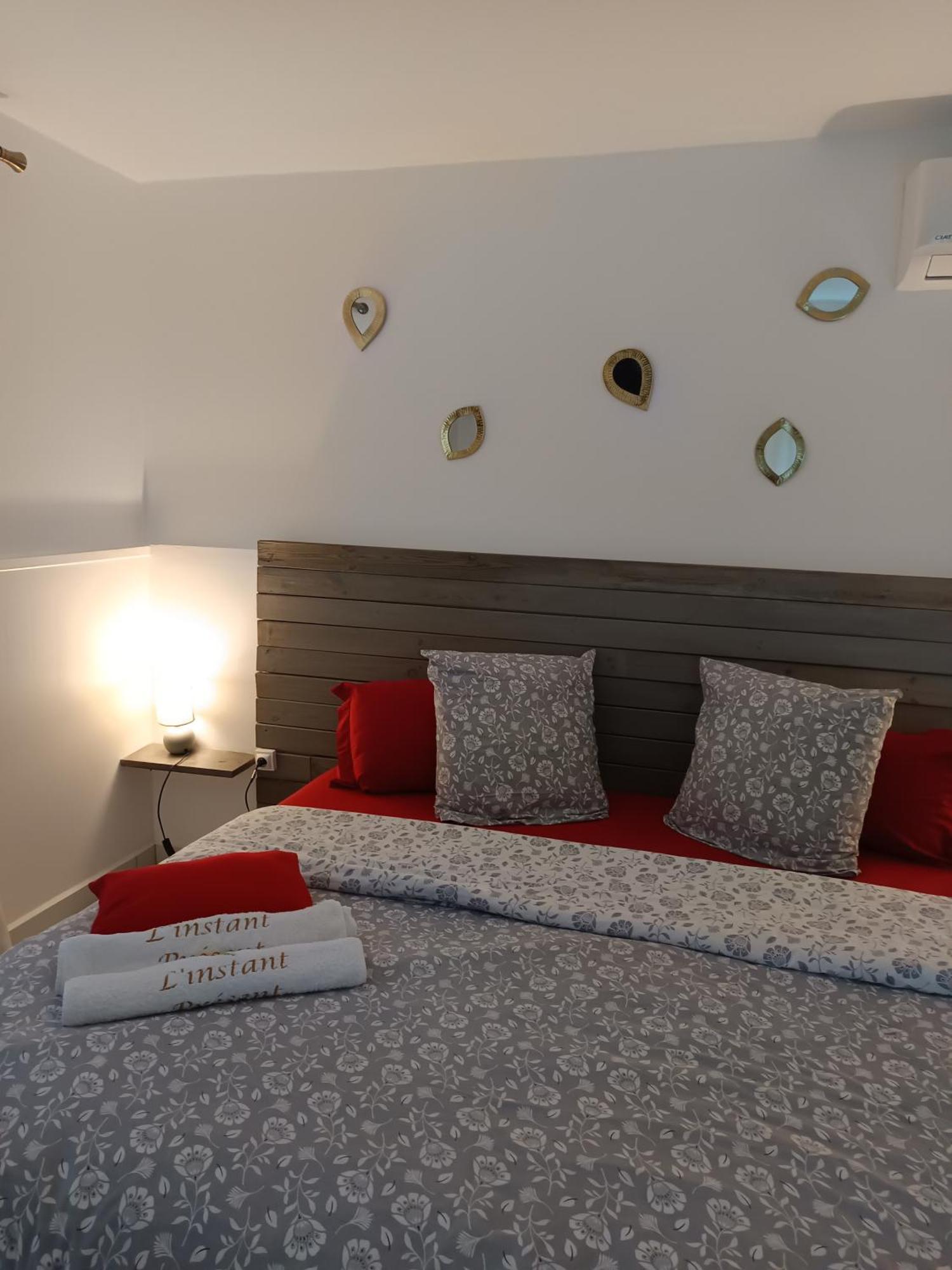 Bed and Breakfast L'Instant Present Le Moule Exterior foto